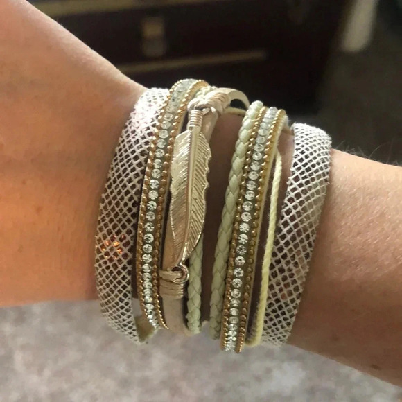 Rose‎ Gold Leather Bracelet - Picture 1 of 3